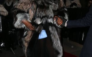 Dziwne łaty na głowie Naomi Campbell (FOTO)