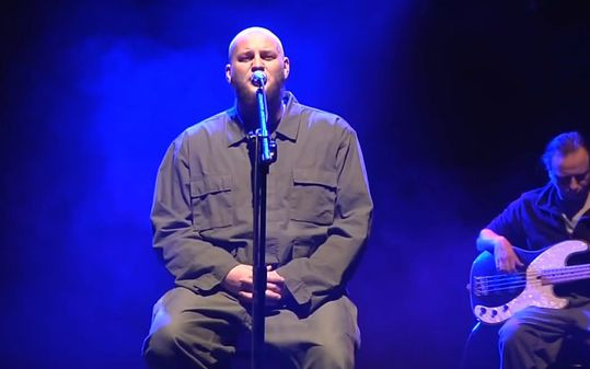 Waldemar Kasta – był raperem, teraz śpiewa rocka [VIDEO]