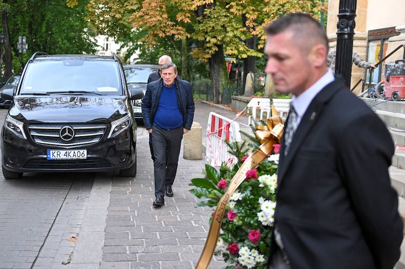 Pogrzeb Stanisława Radwana. Dorota Segda ze łzami w oczach żegna męża
