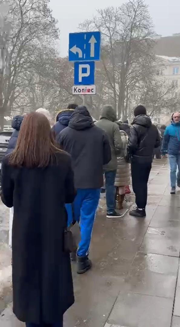 Tłumy pod cukiernią Magdy Gessler fot. Kozaczek