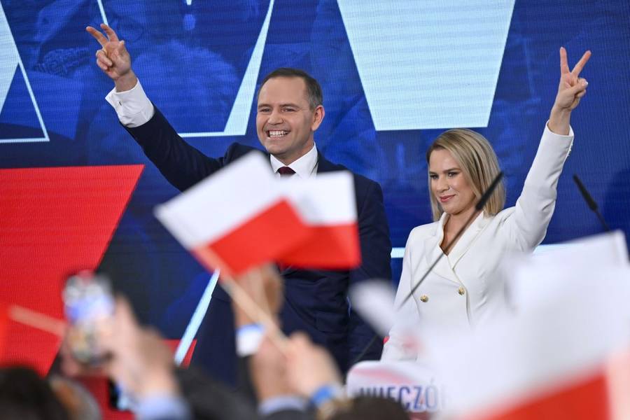 Wiemy, ile zarabia Marta Nawrocka! Czy Pierwsza Dama zrezygnuje z kariery celnej na dobre?