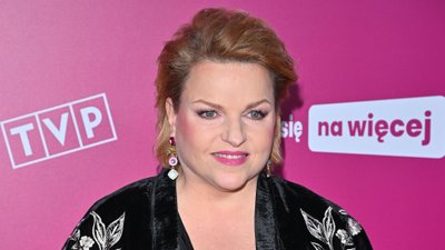 Bosacka niczym gejsza na ramówce TVP. Fikuśne kimono, a do tego TE buty