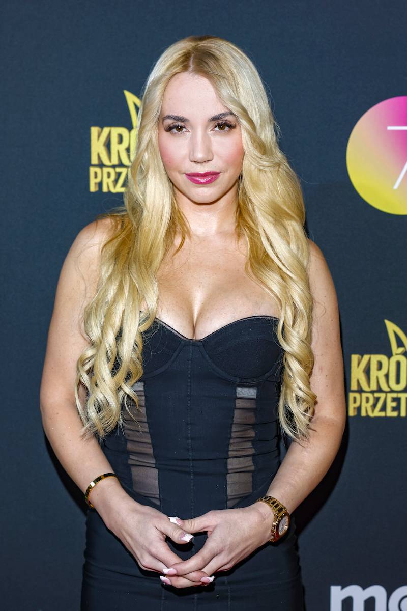 Królowa przetrwania 2. Ola Ciupa chwali się umięśnionymi pośladkami, Kaczorowska cała w srebrze…