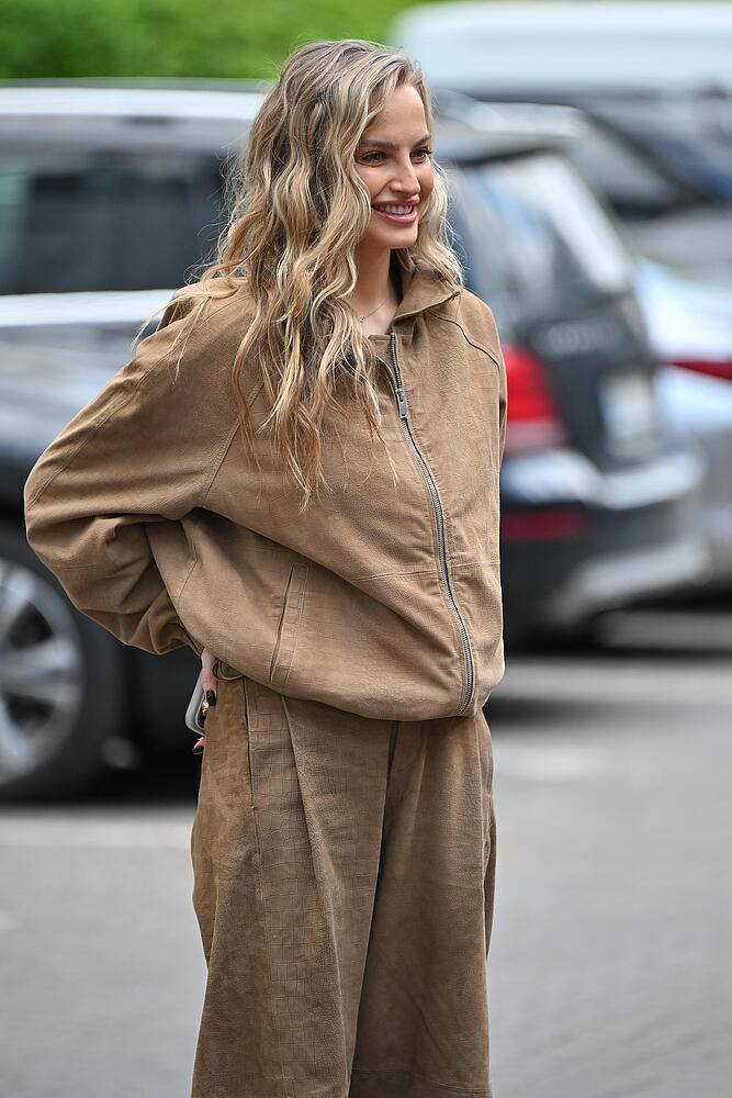 Karolina Pisarek olśniewa przed studiem "DDTVN"