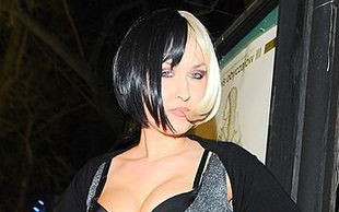 Która gwiazda znów chwali się swoim biustem? (FOTO)