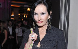 Kora śpiewa o molestującym ją w dzieciństwie księdzu [VIDEO]