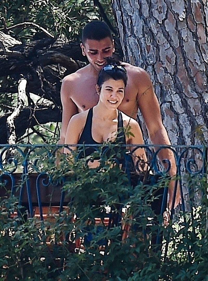 Younes nie mógł PRZESTAĆ całować Kourtney! Co za romantyk!