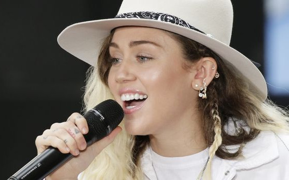 Miley Cyrus ze łzami w oczach: Nie potrafię o tym mówić…