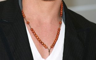 Jonathan Rhys Meyers w koralikach (FOTO)