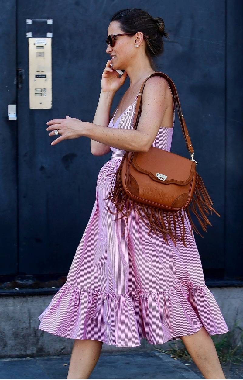 Pipa Middleton ma już spory brzuszek! Promienieje w różowej, letniej sukience!