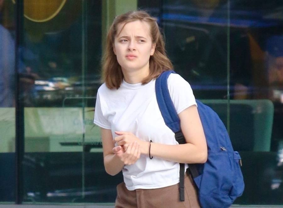 Zniesmaczona córka Angeliny Jolie i Brada Pitta przyłapana w drodze do szkoły (FOTO)