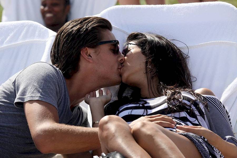 Kourtney Kardashian całuje się ze Scottem Disickiem