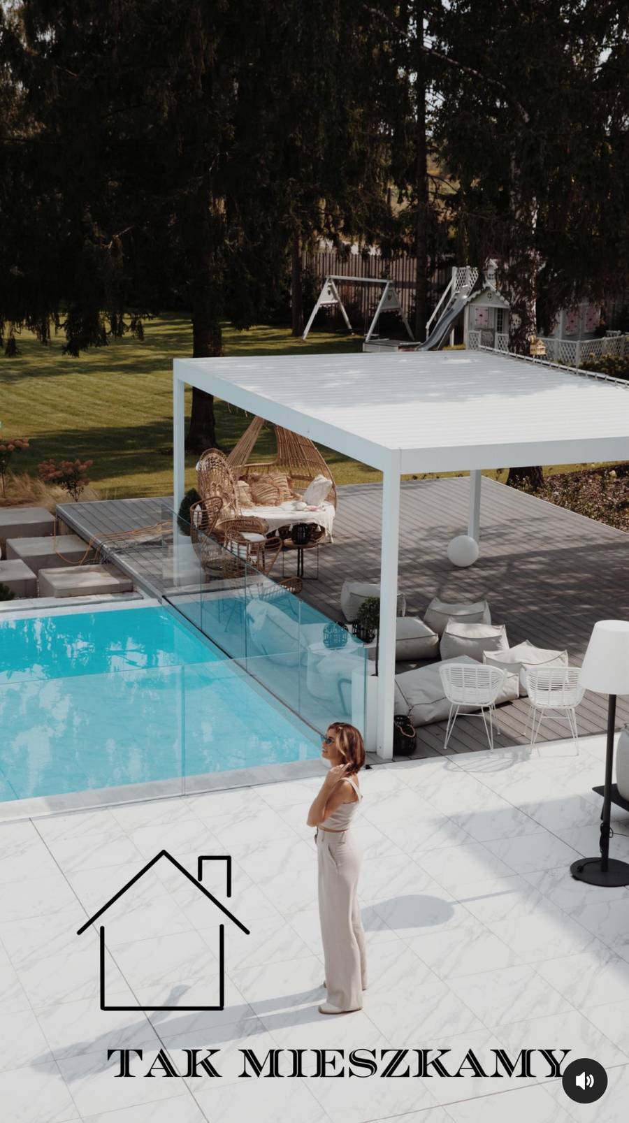 Halejcio oprowadza po CAŁYM domu za 9 mln: “Tu siusiu, tu basen, tu sauna, tu warzywka, tu Lambo” (ZDJĘCIA)