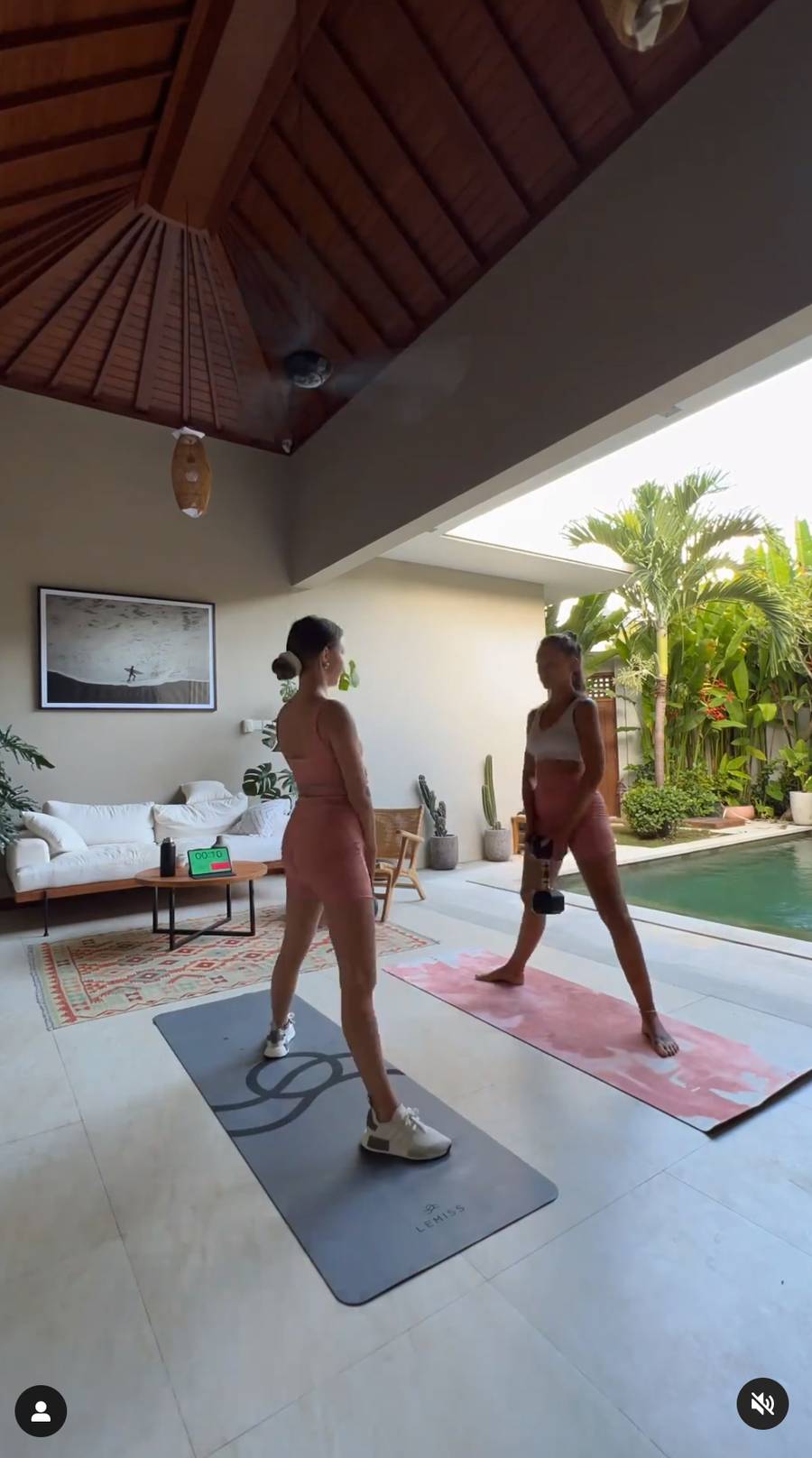 Julia Wieniawa WYPOCZYWA z daleka od wojny na Ukrainie!