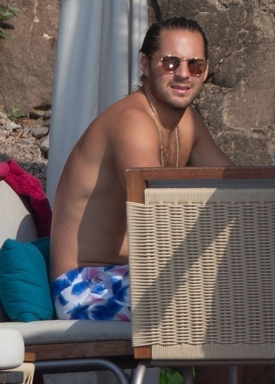 Margot Robbie w BIKINI wypoczywa na wakacjach u boku męża (ZDJĘCIA)