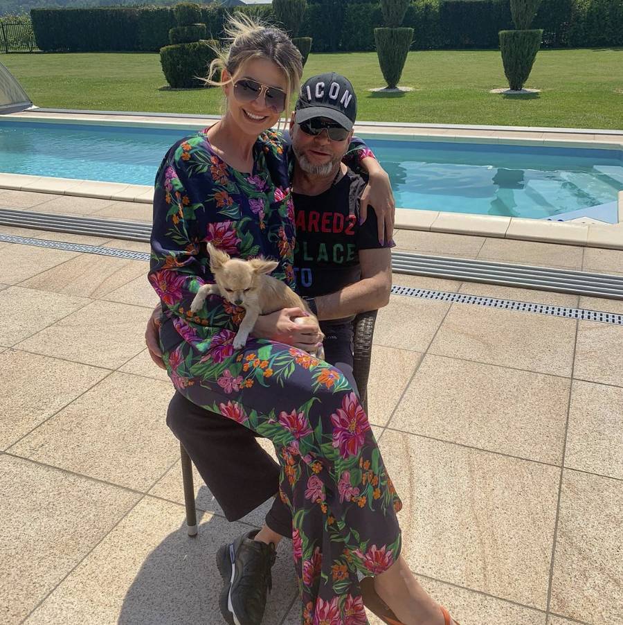 Jak mieszkają Rutkowscy? Własny helikopter, basen, salon samochodowy przed domem i ogromny ogród!