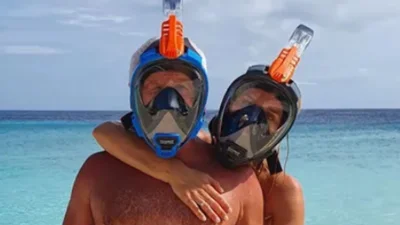 67-letni gwiazdor pokazał się z młodszą o 20 lat żoną na plaży. W komentarzach zawrzało