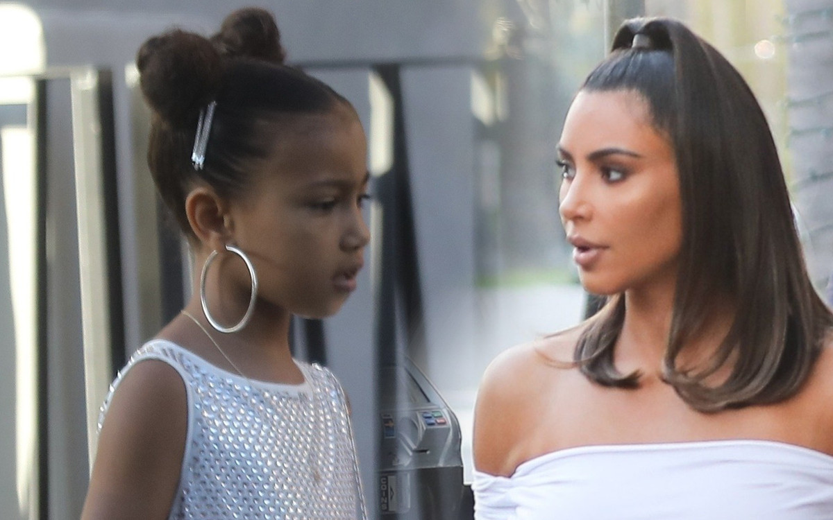 Kim Kardashian z rodziną idzie na imprezę – North i Chicago jakie wystrojone! (ZDJĘCIA)