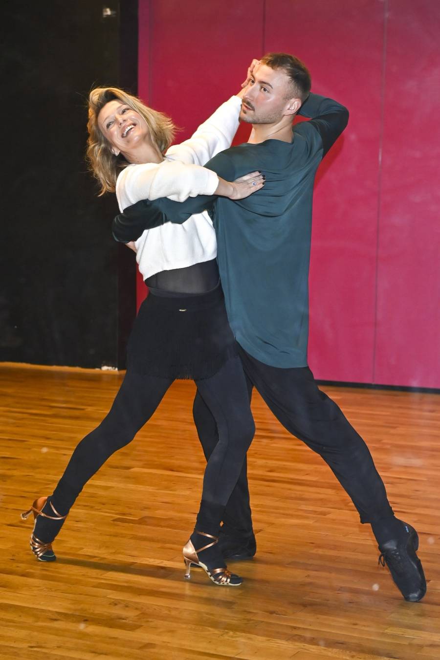 Tak trenują gwiazdy “Tańca z Gwiazdami”! Agnieszka Kaczorowska nie odpuszcza Filipowi Gurłaczowi (FOTO)