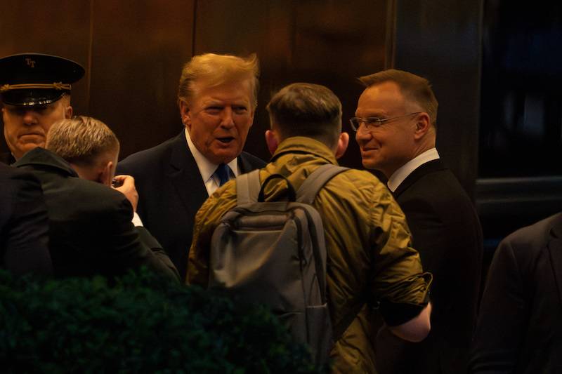 Andrzej Duda z prywatną wizytą u Donalda Trumpa. To jedno zdjęcie stało się obiektem żartów