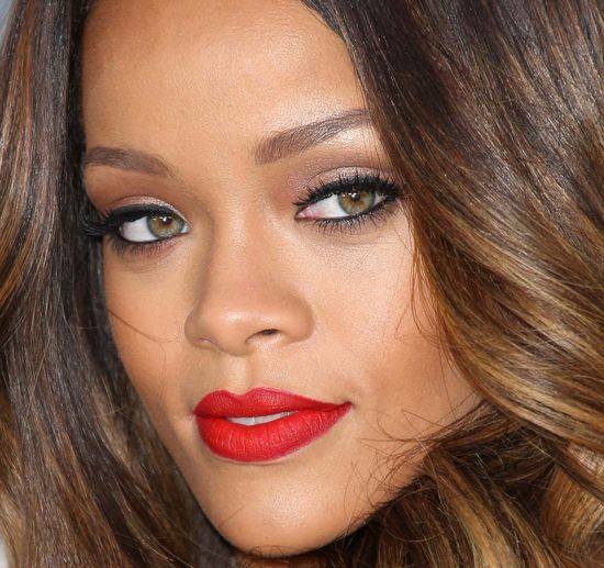 Jak naprawdę Rihanna wygląda z bliska?