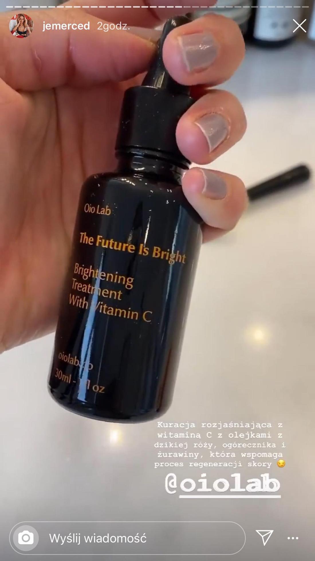 Blogerka modowa Jessica Mercedes pokazała, czego używa do pielęgnacji twarzy. Pielęgnacja twarzy Jessici Mercedes.