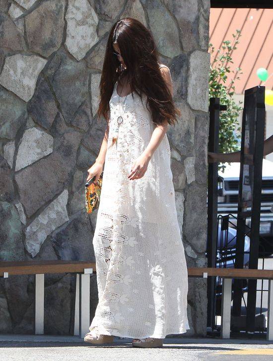 Selena Gomez przed i na imprezie