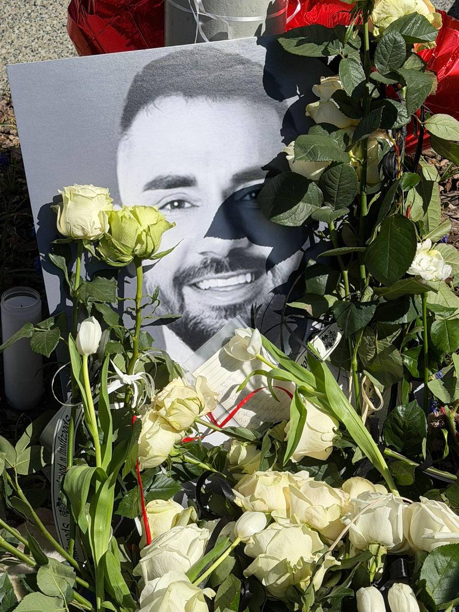 Staż marszałkowska nakazuje usunąć kwiaty w hołdzie dla posła Litewki, fot. Kozaczek Exclusive