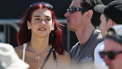 Dua Lipa urlopuje się z ukochanym Callumem Turnerem na słonecznej Ibizie