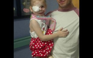 3-letnia Victoria wyproszona z KFC, bo jej twarz straszy