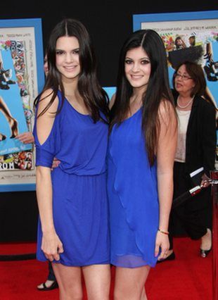 kendall-jenner--kylie-jenner-R1