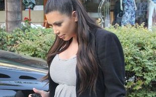 Kim Kardashian URODZIŁA CÓRECZKĘ!