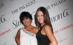 Khloe Kardashian z mamusią na imprezce (FOTO)