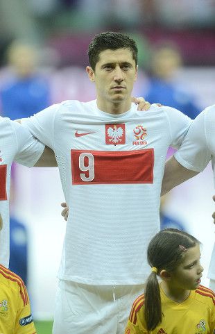 robert-lewandowski-R1