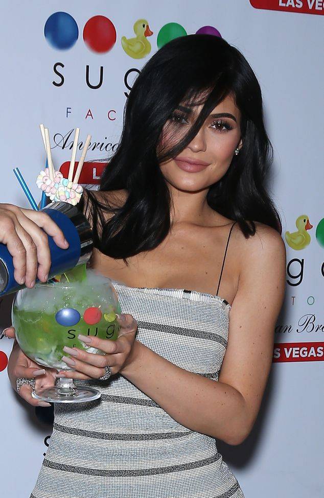 Kylie Jenner pokazała NATURALNE WŁOSY! Na pewno nie spodziewasz się TEGO!
