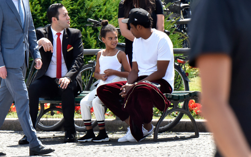 Blue Ivy na spacerze z Jay-Z! Ale córka nim RZĄDZI!