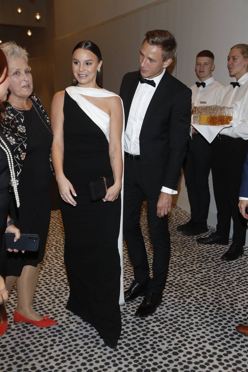 Jakub Rzeźniczak po latach powrócił na salony. Towarzyszyła mu żona Paulina