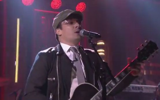 FENOMENALNY Jimmy Fallon naśladuje Bono z U2 [VIDEO]