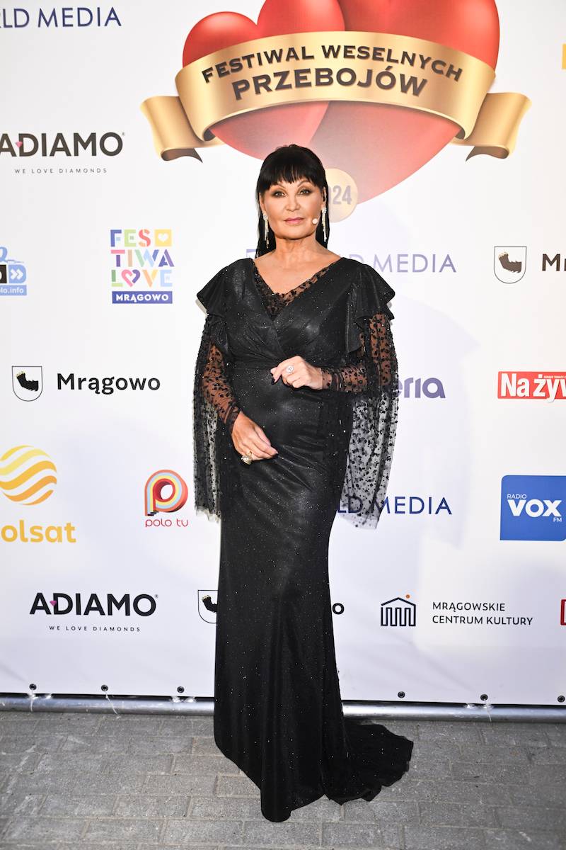 Festiwal Weselnych Przebojów 2024. Narożna w kilku stylizacjach, a Natasza Urbańska w totalnej czerni