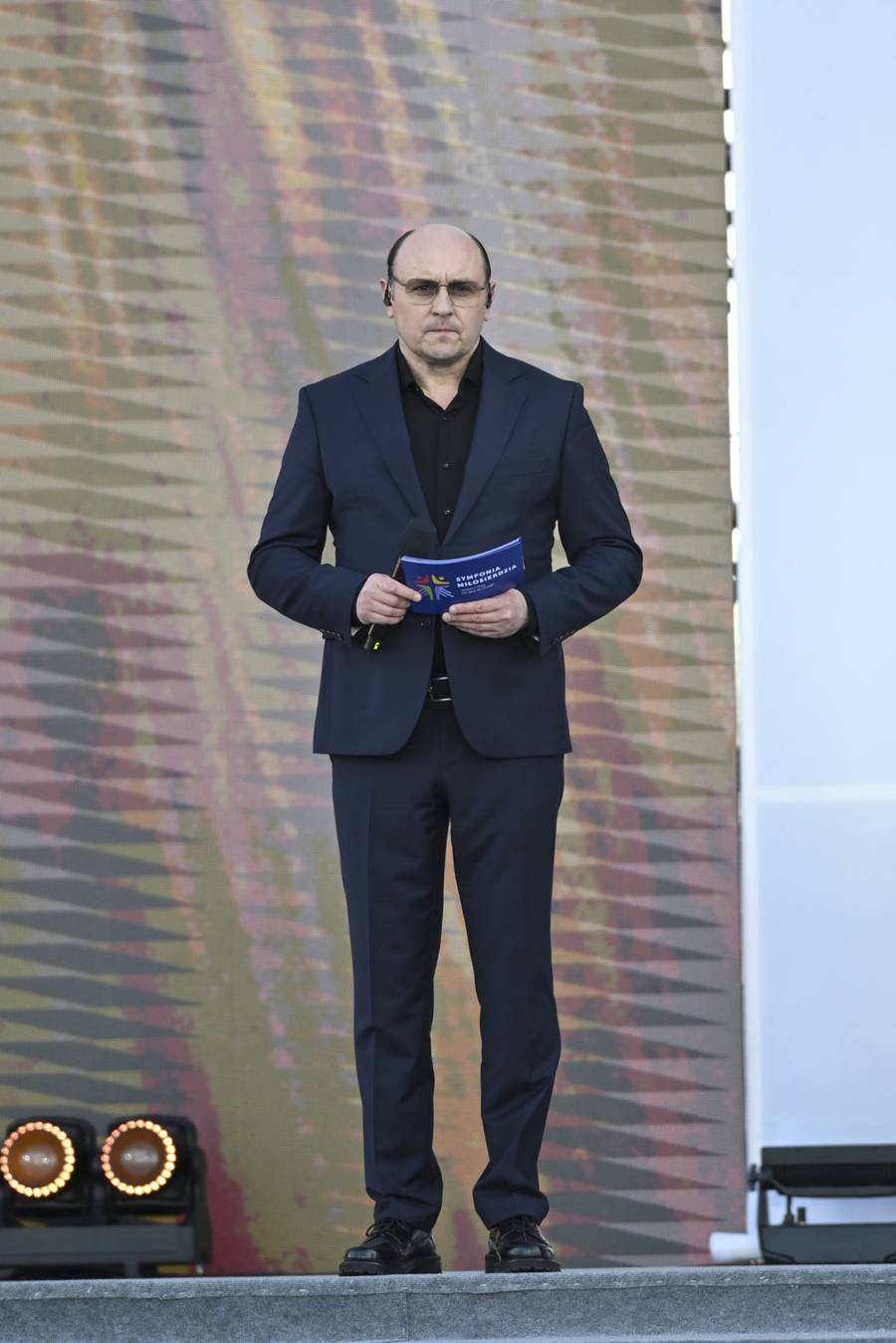 Niezwykły koncert “Symfonia Miłosierdzia”! Roksana Węgiel w błękicie, Edyta Górniak w olśniewającej bieli (FOTO)