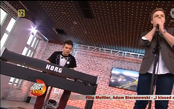 Filip Mettler śpiewa I kissed a girl (VIDEO)