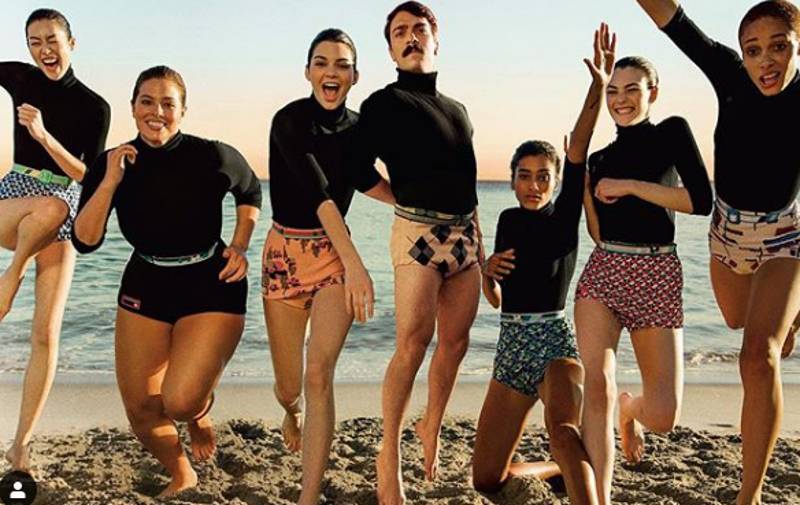 Ten mężczyzna to “bliźniak” Kendall Jenner. Jest na każdym jej zdjęciu!