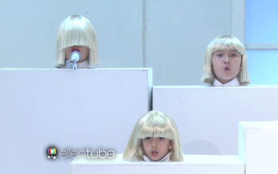 Sia u Ellen znów nie pokazała twarzy [VIDEO]