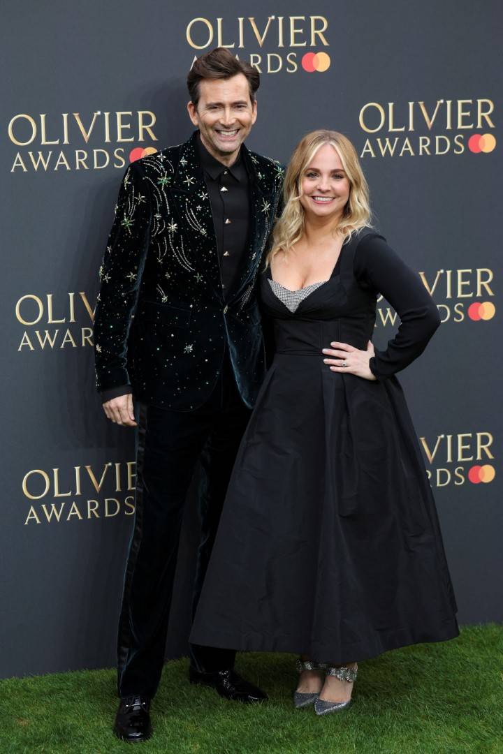 Gala Olivier Awards: Zachwycająca Nicole Scherzinger, Cara Delevingne z modową wtopą, David Tennant z żoną