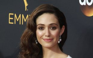 To jej urodą zachwycają się internauci. Piękna Emmy Rossum?