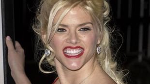 Anna Nicole przed śmiercią piła z butelki dla niemowląt