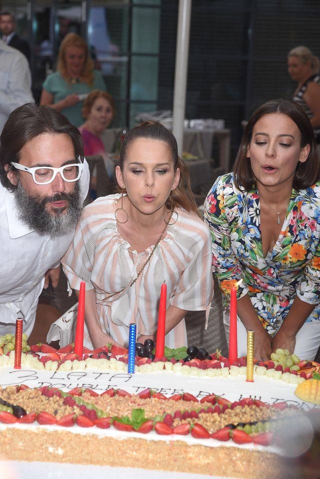 Gwiazdy w przepięknych kreacjach na urodzinach DoubleTree Hilton