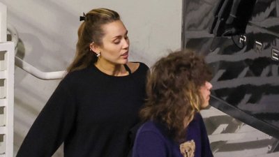 Pozwana za piosenkę “Flowers” Miley Cyrus na randce ze swoim chłopakiem [paparazzi]
