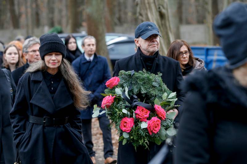 Pogrzeb Krzysztofa Kiersznowskiego. Pojawili się Bogusław Linda z żoną, Ilona Łepkowska…