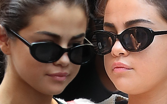 Fani do Seleny Gomez: Ubrałaś się jak BABCIA!